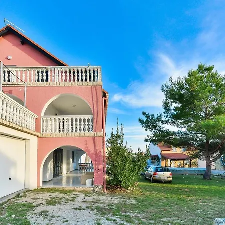 With A Parking Space - Kozjak, - 18579 *